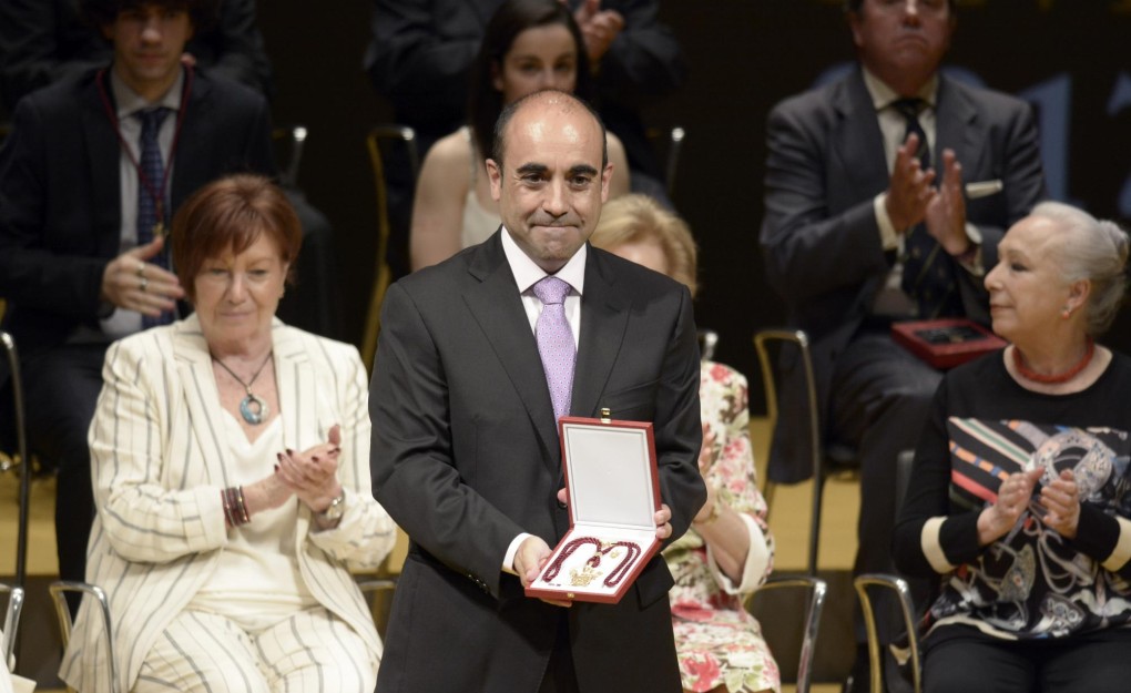 Entrega medalla ciudad de Sevilla Mariano Real